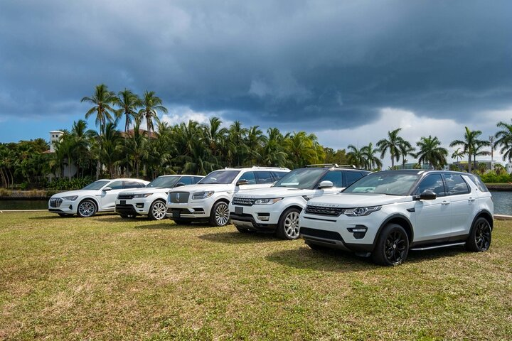 Luxury White Glove Chauffeur & Limo Service in Grand Cayman - Photo 1 of 3